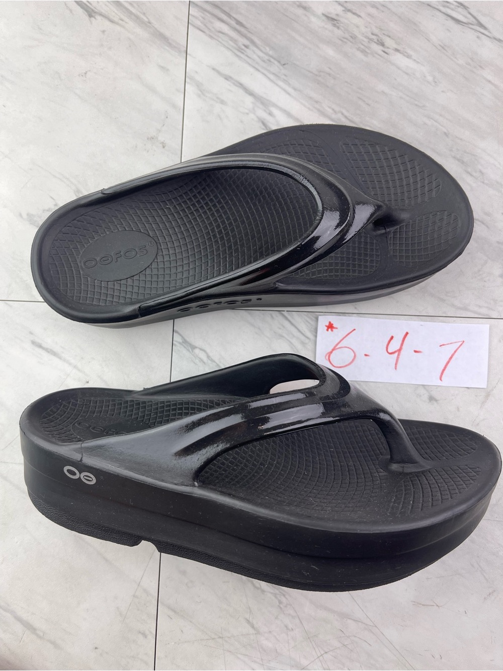 Oofos women’s size 6 black recovery comfort sandal flip flops